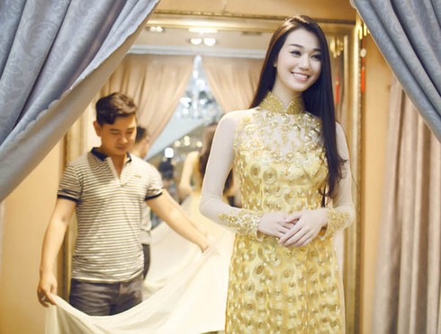 Khánh My mặc áo dài, đội mấn 'khủng' - ảnh 7